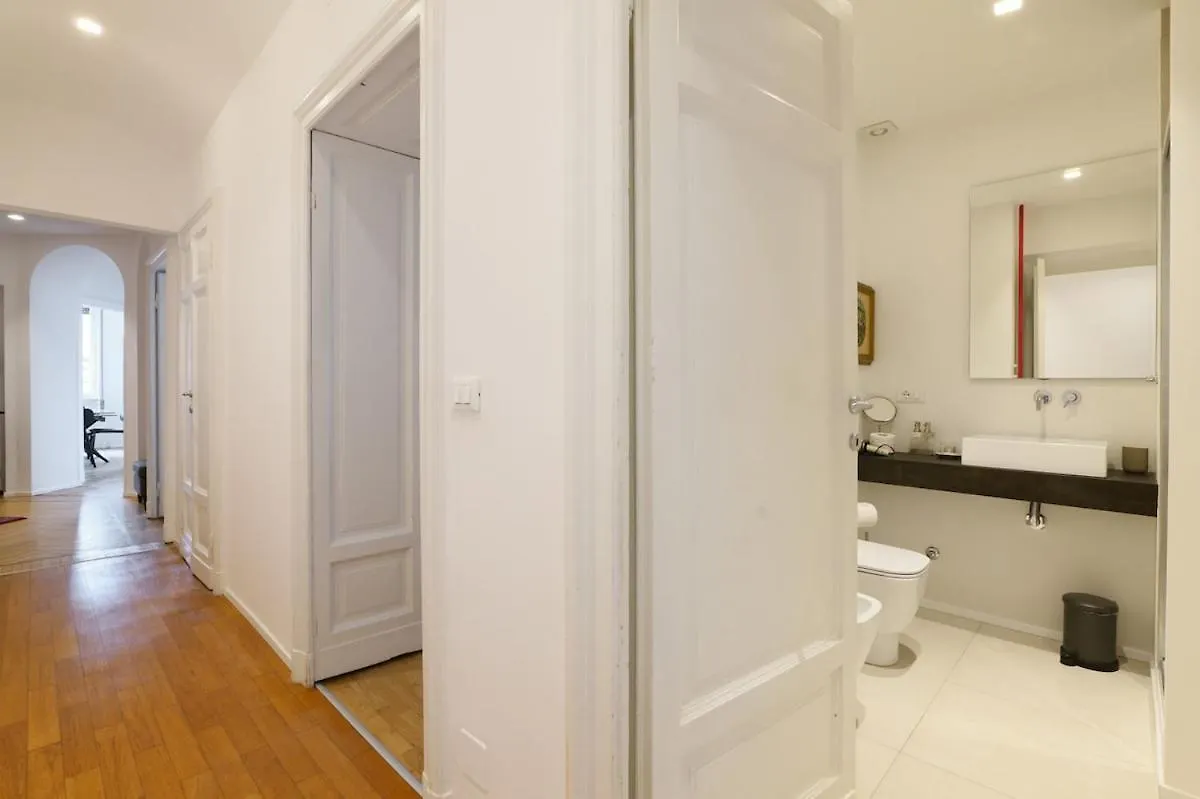 Light and Style in the Heart of Milan Apartment