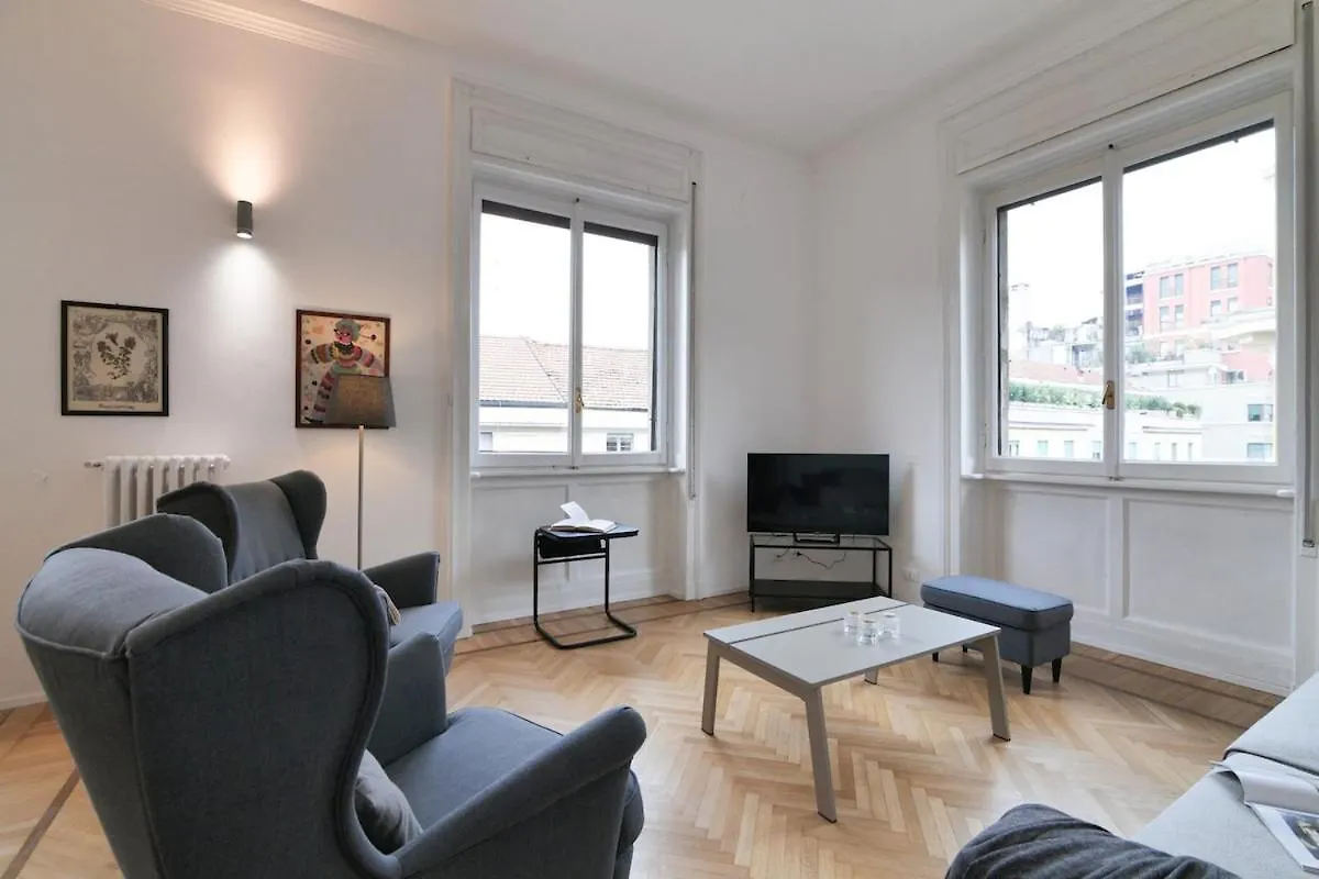 Light and Style in the Heart of Milan Apartment