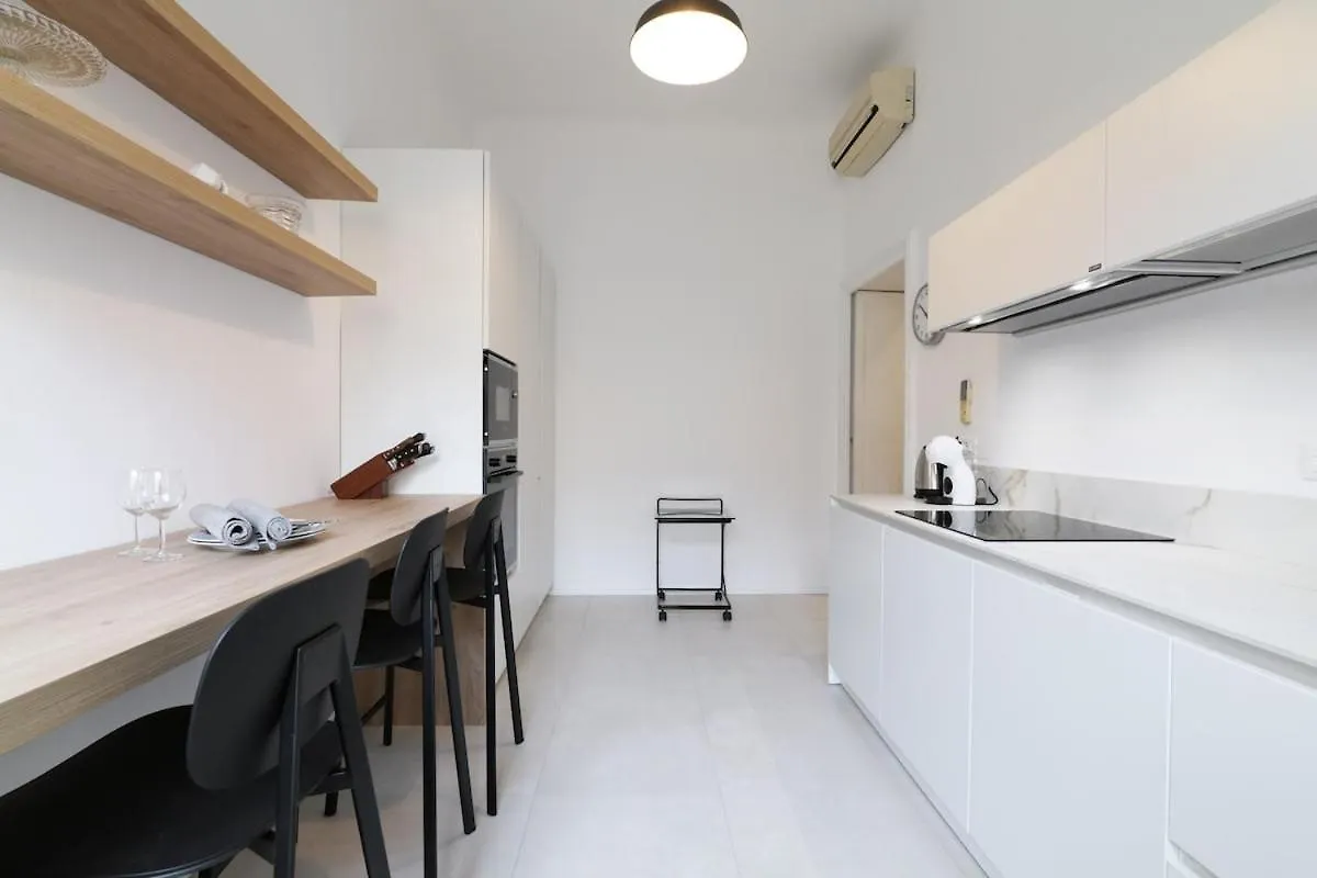 Light and Style in the Heart of Milan Apartment